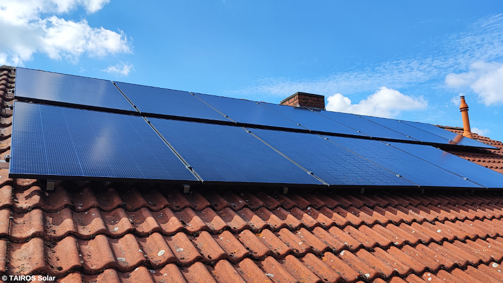 Süd−Ost−Seite einer Photovoltaik-Anlage in einem Stadtteil von Uelzen